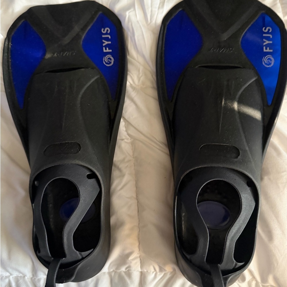 Unisex Short Swim Fins in Black and Blue - Travel Diving Flippers - Picture 7 of 8